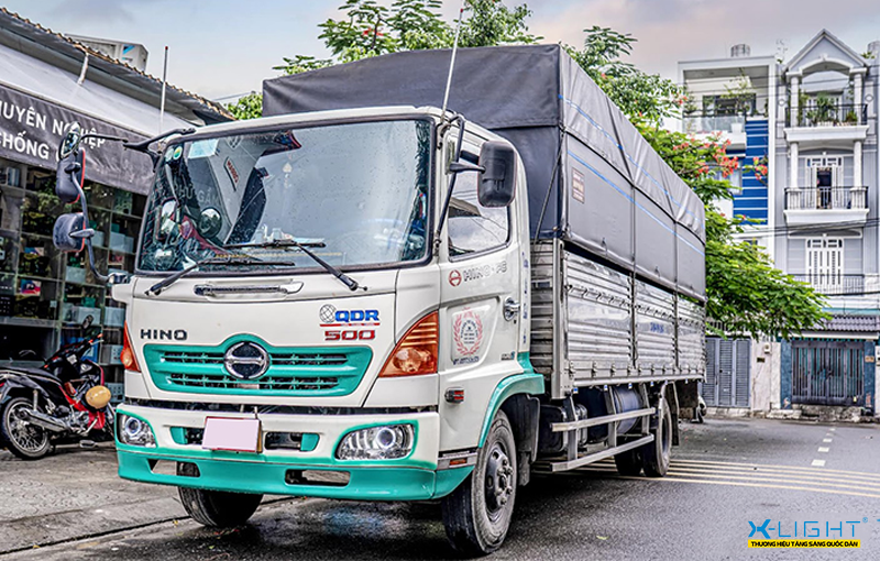 Xe tải và xe khách lớn cần sử dụng hệ thống đèn tương thích nguồn điện 24V.